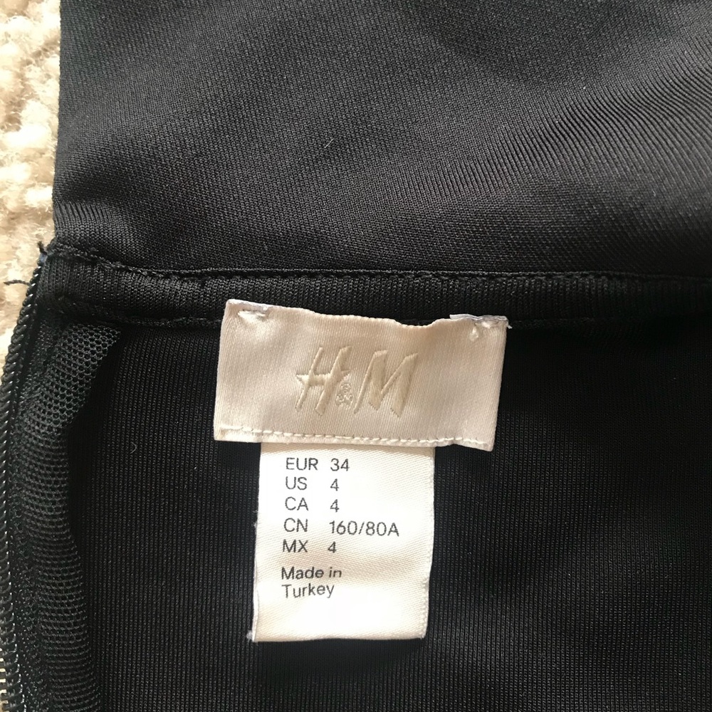 H&M black plump Top size 4